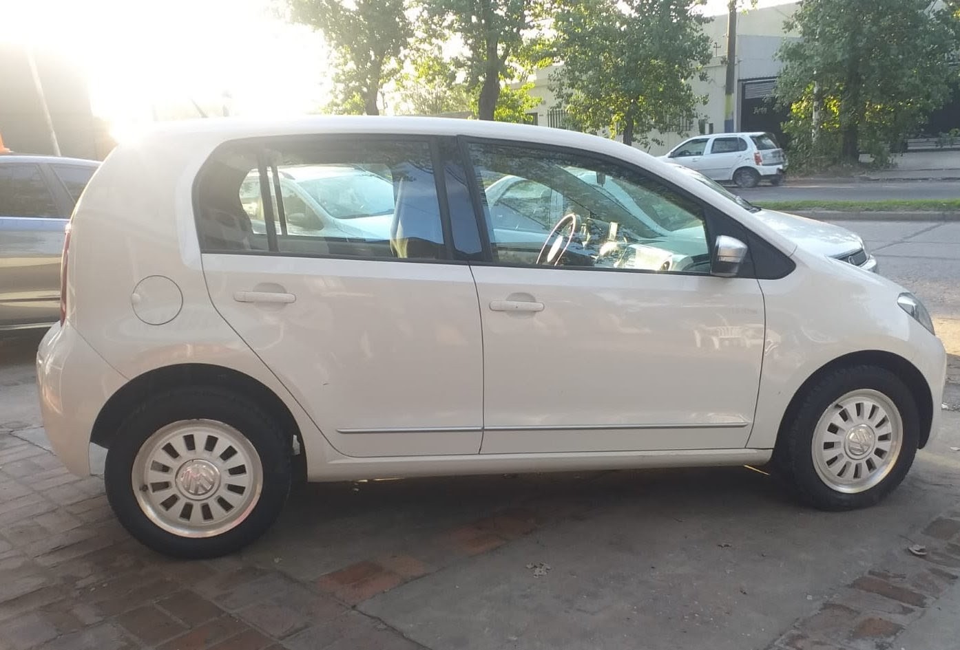 VOLKSWAGEN  UP 1.0 5 PUERTAS 