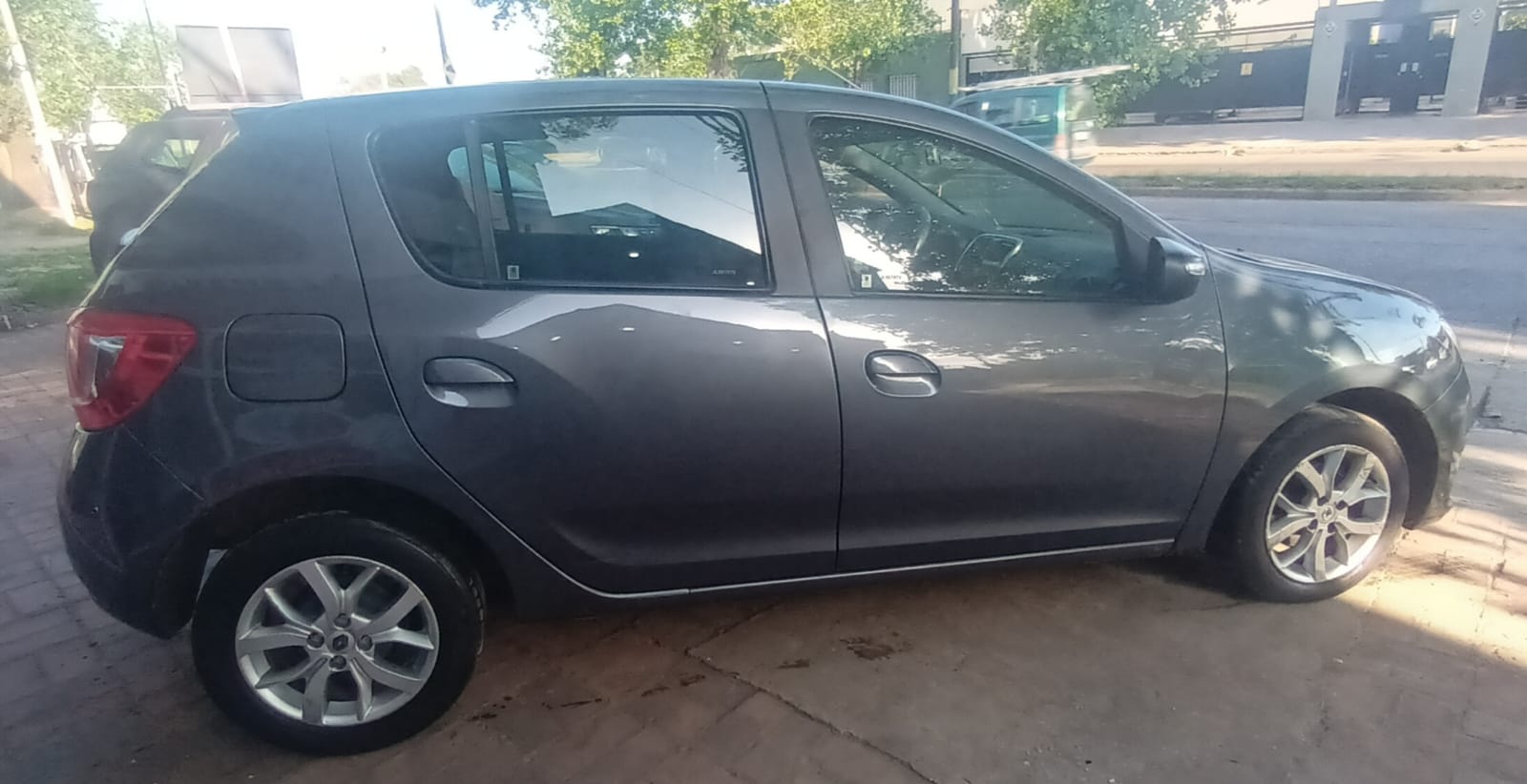 RENAULT  SANDERO PRIVILEGE 